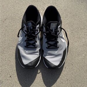 LIKE NEW Nike Gray and Black Men's Athletic Trainers